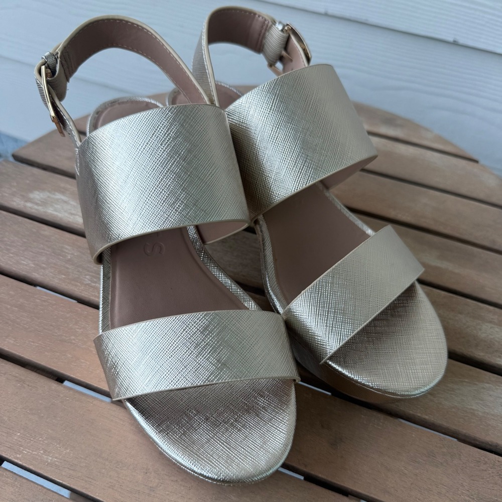 Aerosoles Camilla Gold Metallic Platform Block Heel Sandals Womens 8.5 M NWOB